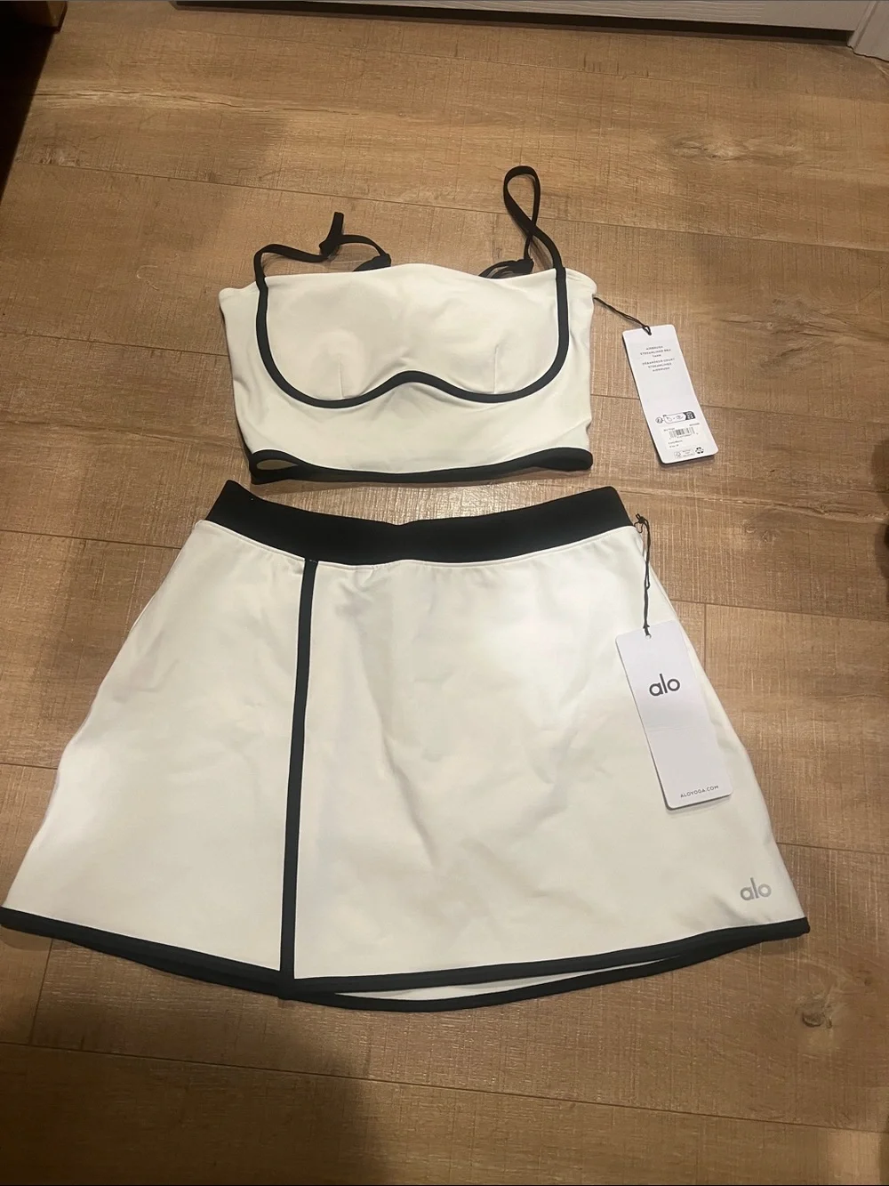 Ivory & Black Contrast Trim Women’s Tennis Skort and top size medium nwt